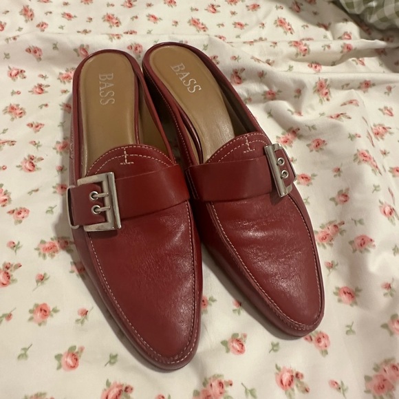 Bass Shoes - ✨ VINTAGE ✨ Bass Women's Red Leather Pointed Buckle Mules Size 9